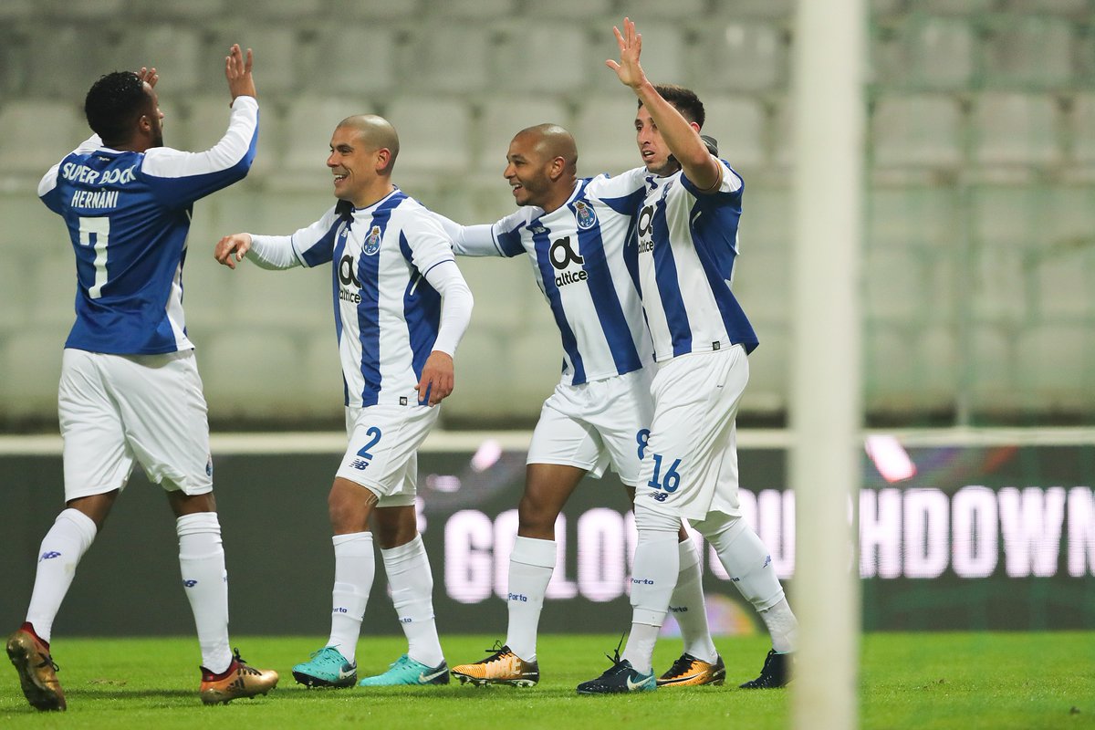 Porto gana con goles mexicanos