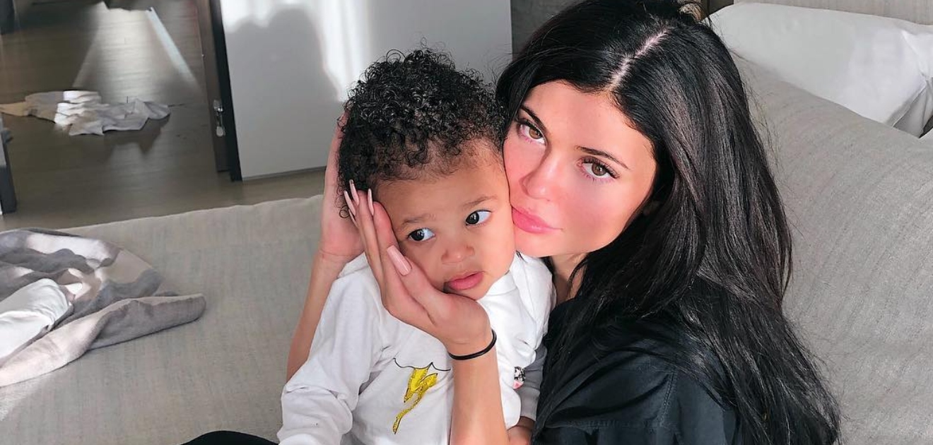 El lujoso bolso de Stormi, hija de Kylie Jenner, vale cerca de 30 mil pesos 