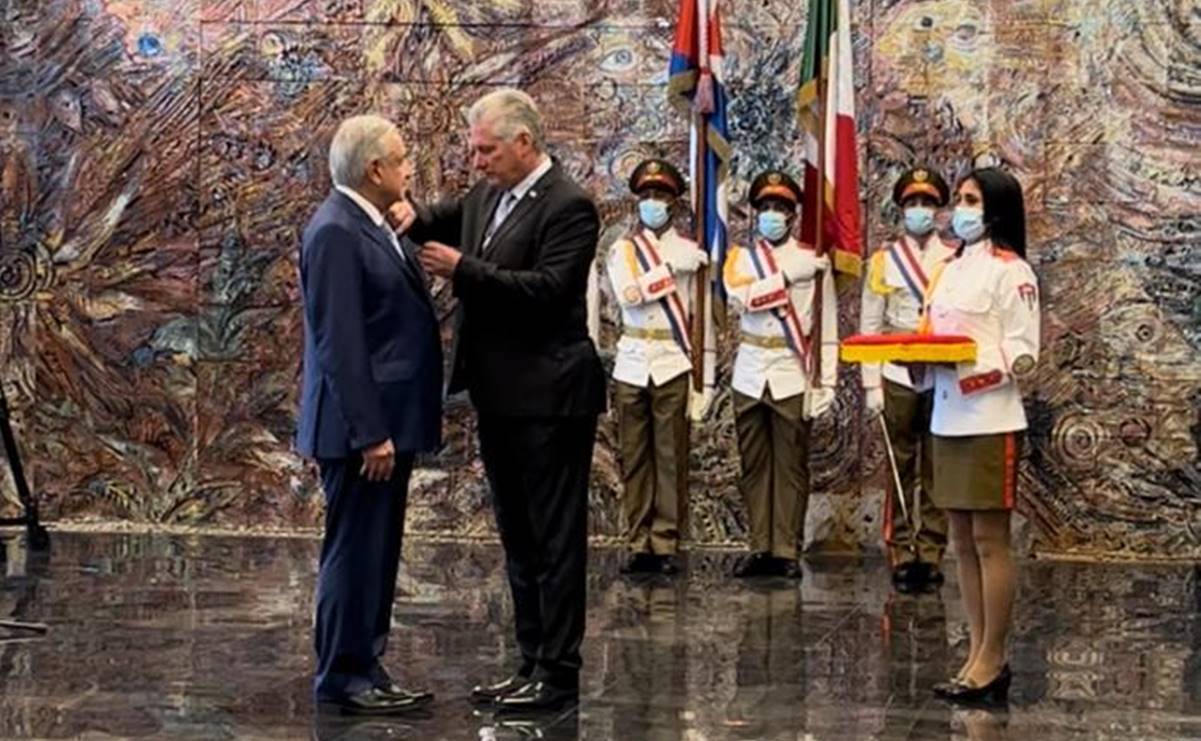 AMLO recibe condecoración "José Martí" en Cuba; la máxima distinción de ese país