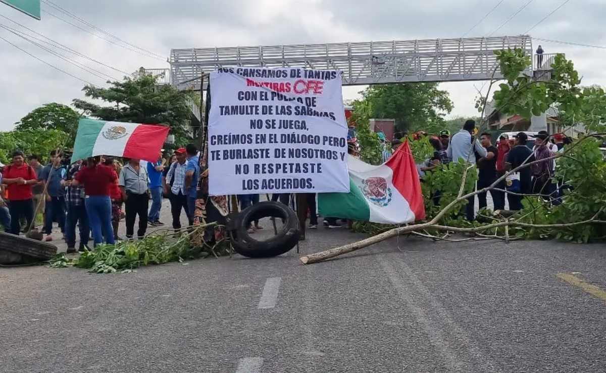 Manifestantes bloquean por más de 10 horas carretera Villahermosa-Frontera por apagones en Tabasco