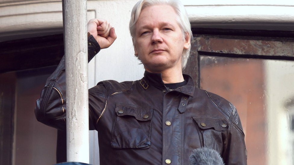 ¿De qué acusan a Julian Assange, el fundador de WikiLeaks?