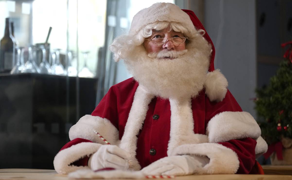 "Santa Claus no existe", dice obispo italiano y arruina la Navidad a niños