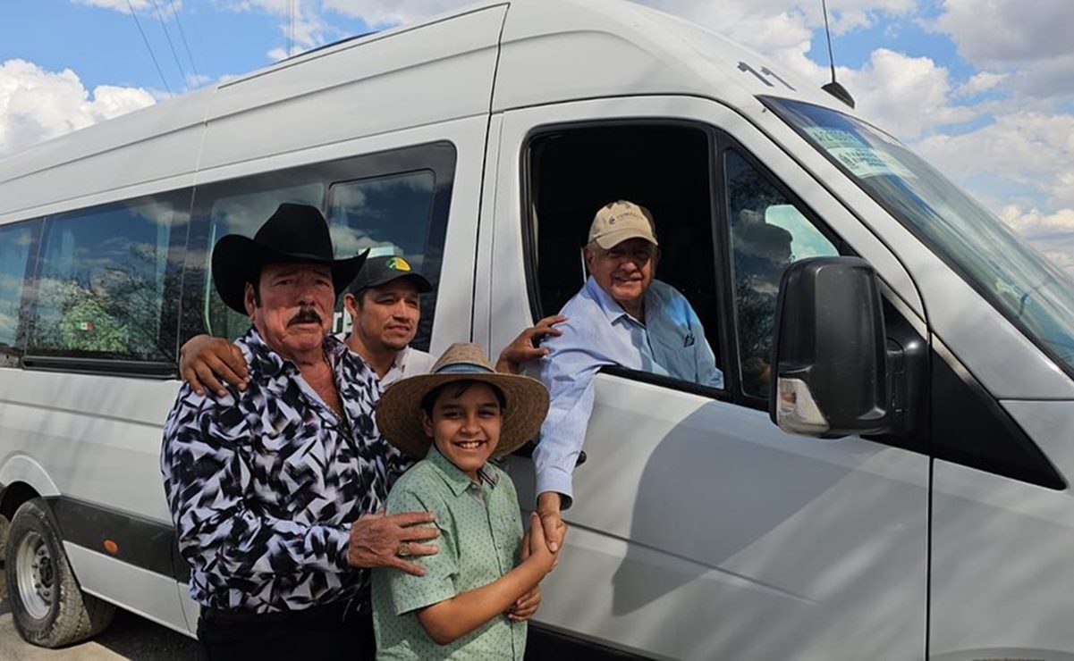 Aterriza AMLO en terrenos de Lalo Mora en NL 