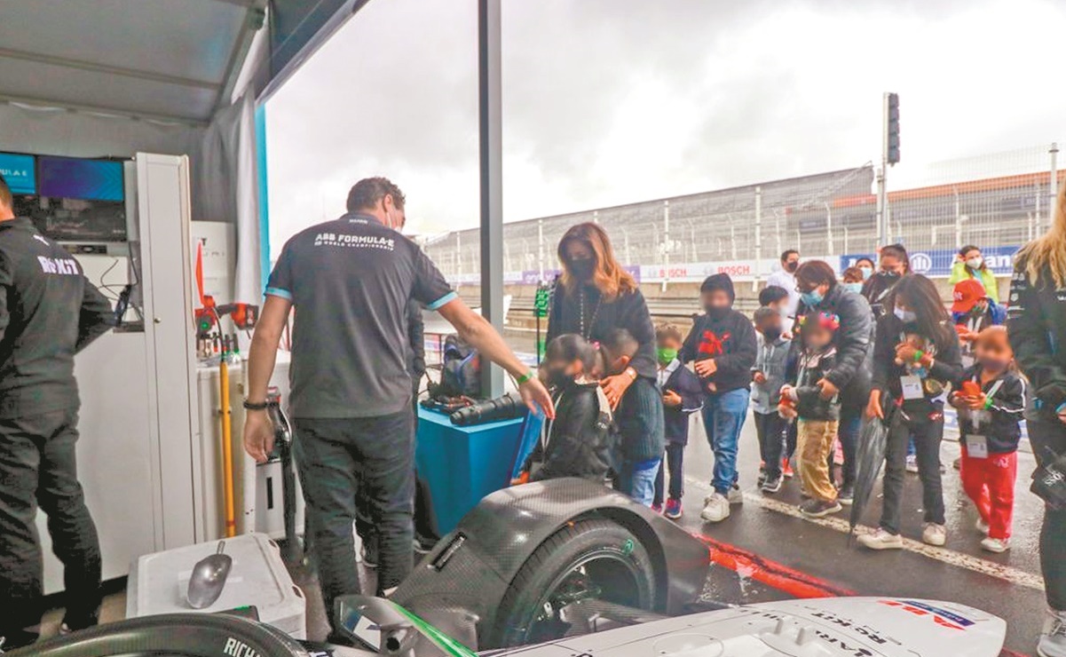 Disfrutan menores campeonato Fórmula E, en Puebla