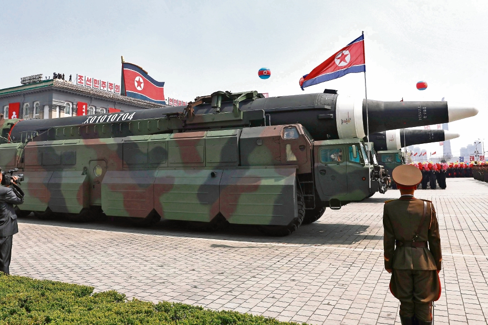Norcorea exhibe al mundo músculo militar