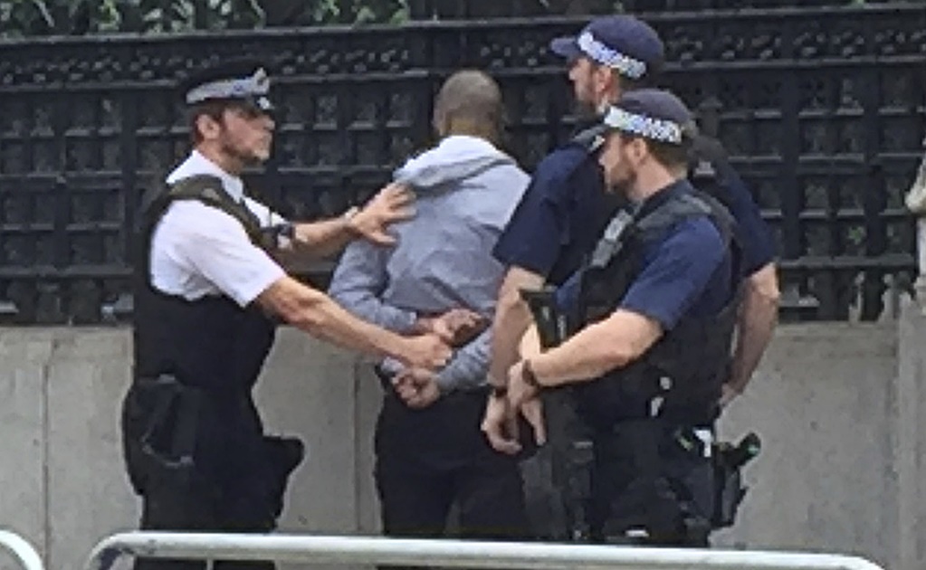 Un detenido cerca del Parlamento británico por posesión de un cuchillo