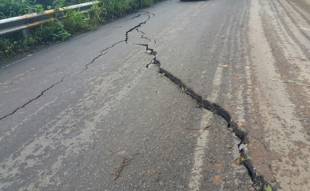 Cierran tramo carretero a Tuxtla Gutiérrez dañado por sismo