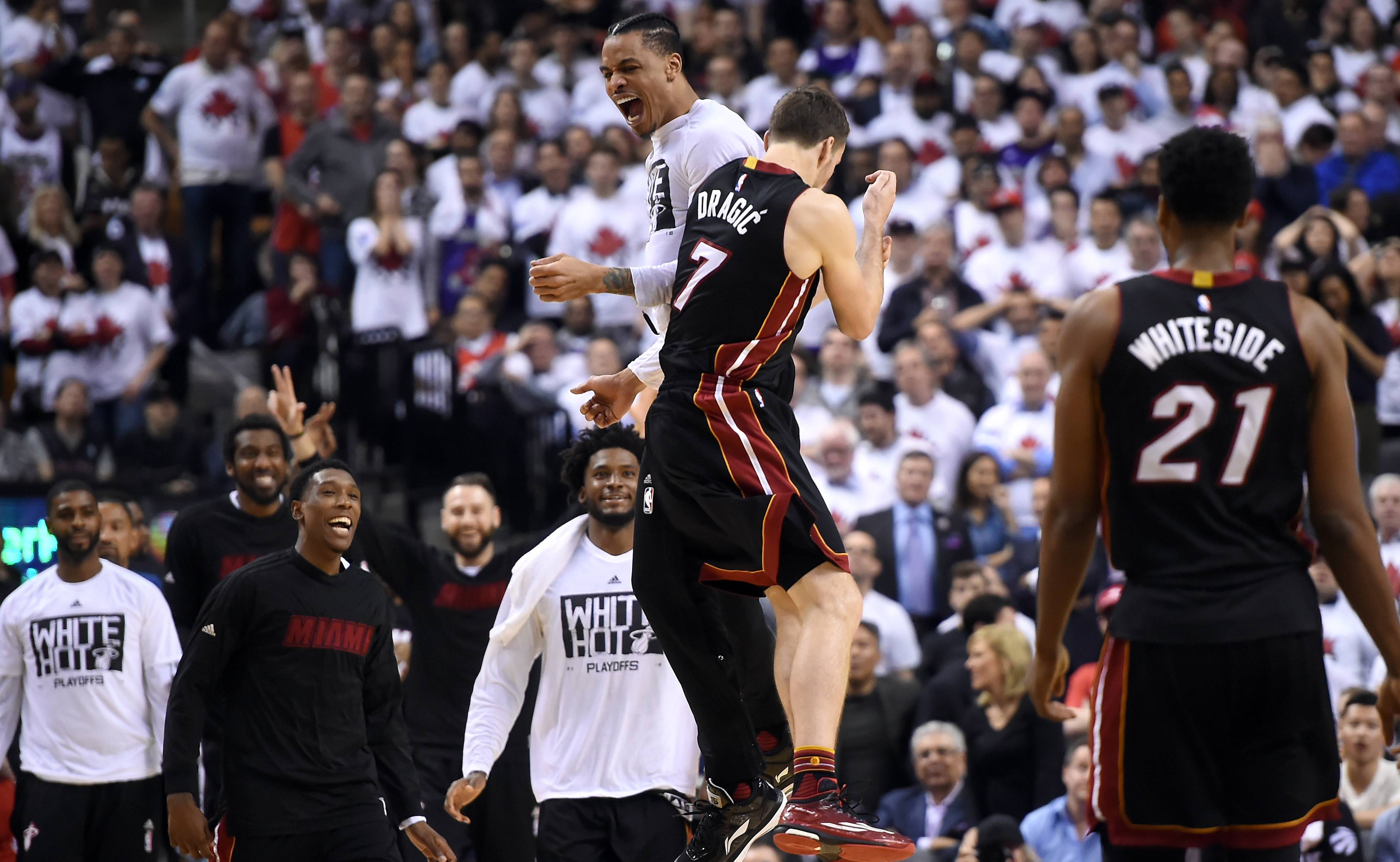 Heat supera a Raptors en prórroga