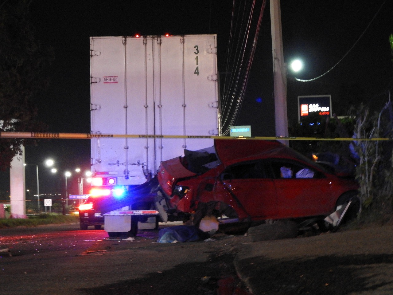 Un muerto y dos heridos por choque en lateral de la 57