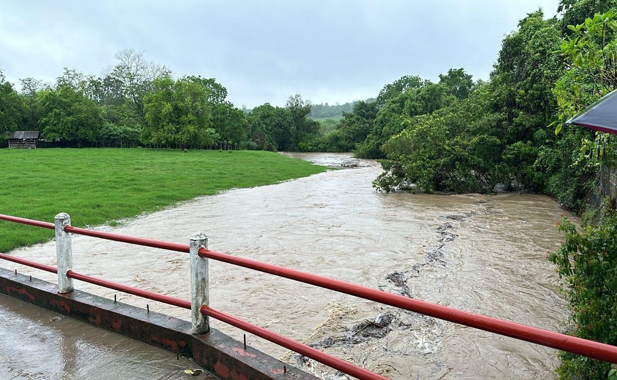 Tras lluvias de las últimas horas, ríos y arroyos comienzan a salir de su cauce en San Luis Potosí