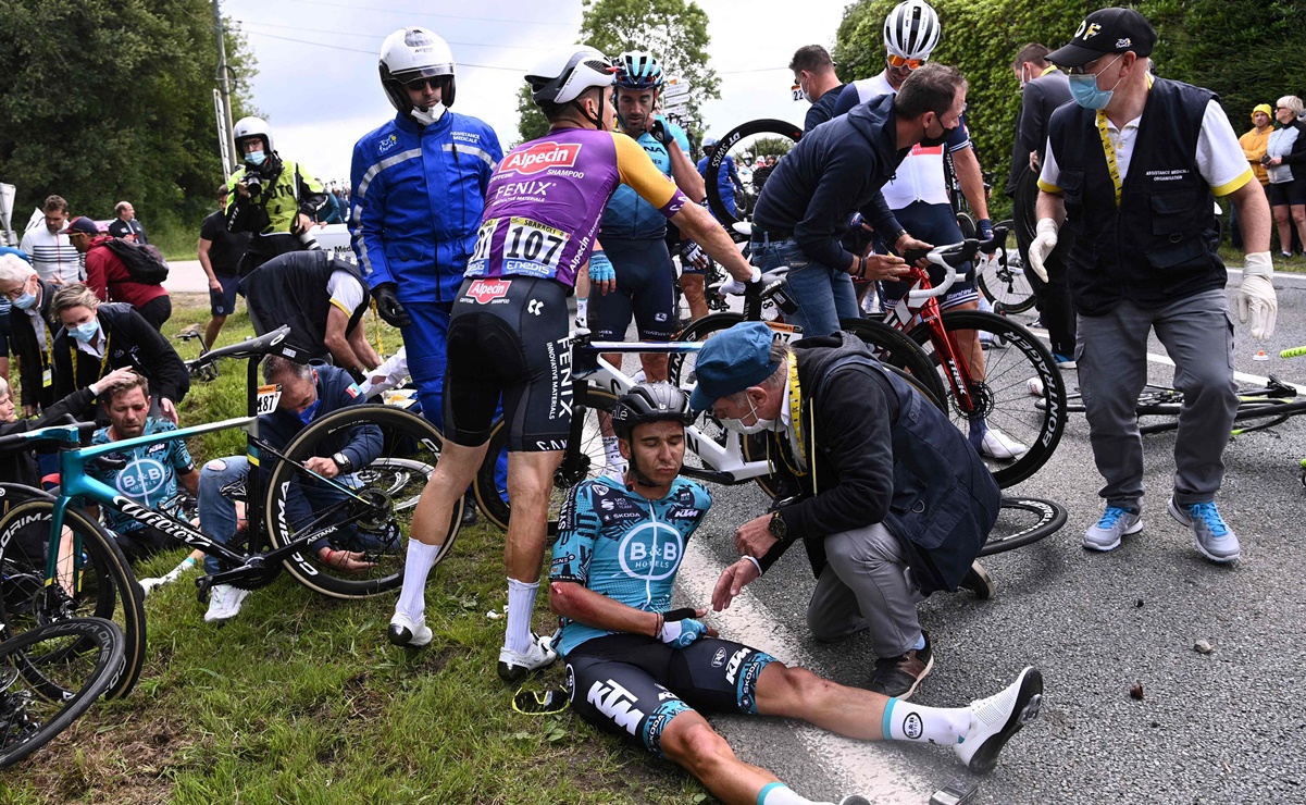 Tour de Francia denunciará a la mujer que provocó múltiple accidente 