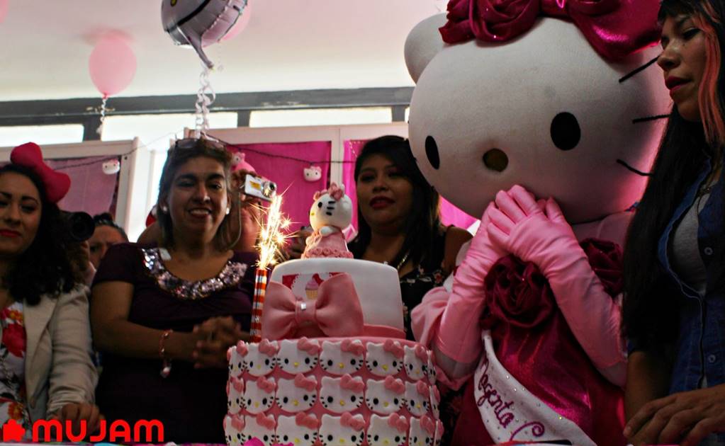 Hello Kitty festeja su cumpleaños en el Mujam