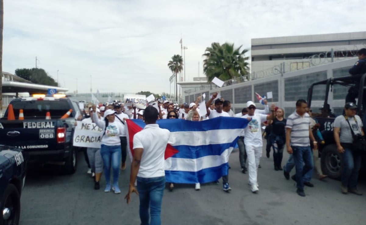 Cubanos marchan por la paz en puente internacional Reynosa-Hidalgo