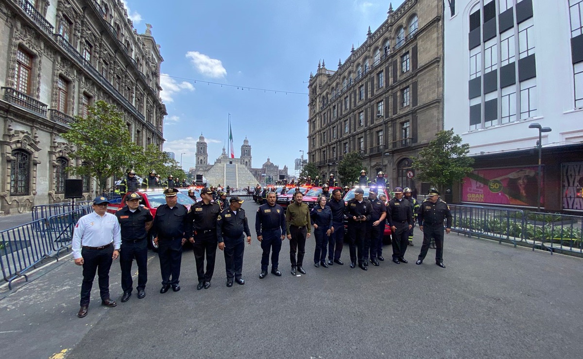 Gobierno capitalino entrega 13 unidades equipadas al Cuerpo de Bomberos para reforzar labores de rescate