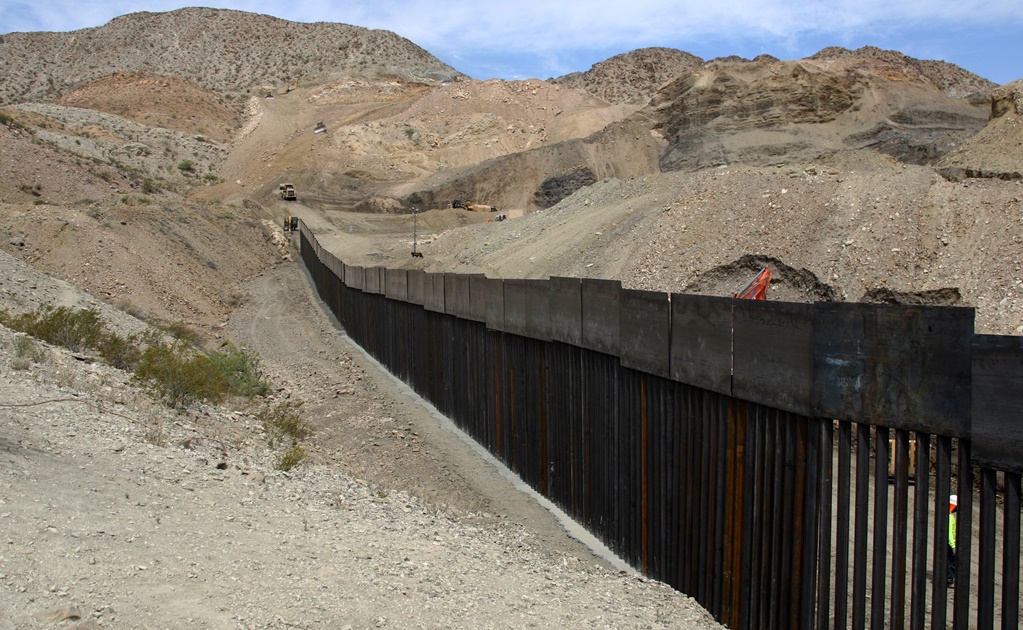 Comunidad ordena suspender construcción de muro fronterizo privado