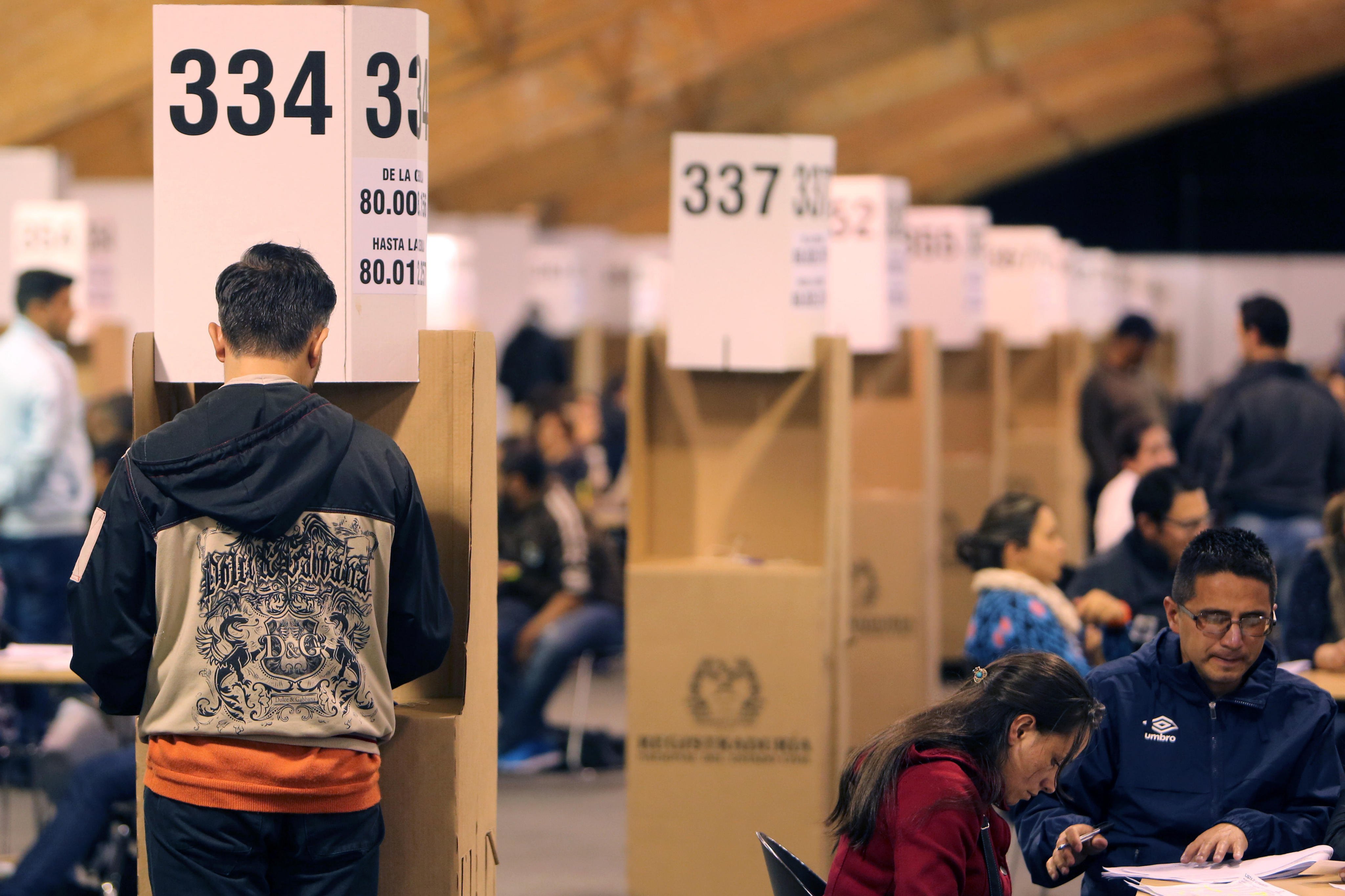 Colegios electorales en Colombia cierran votación del plebiscito