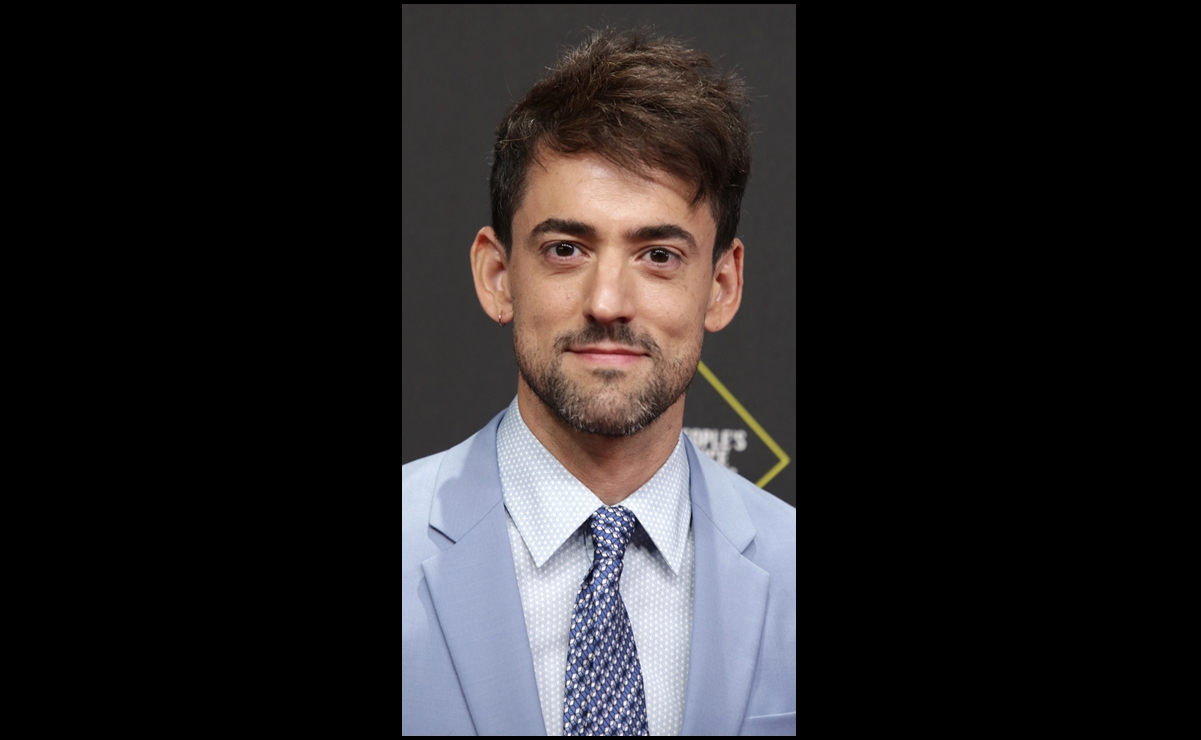 Los People's Choice Awards reciben a Luis Gerardo Méndez en su alfombra roja
