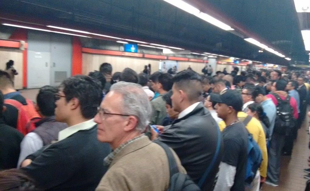 Metro CDMX: Usuarios reportan retrasos de hasta 20 minutos en Línea 7