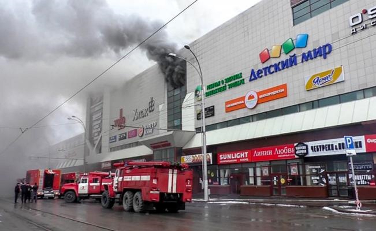 Incendio en centro comercial ruso deja al menos 37 muertos