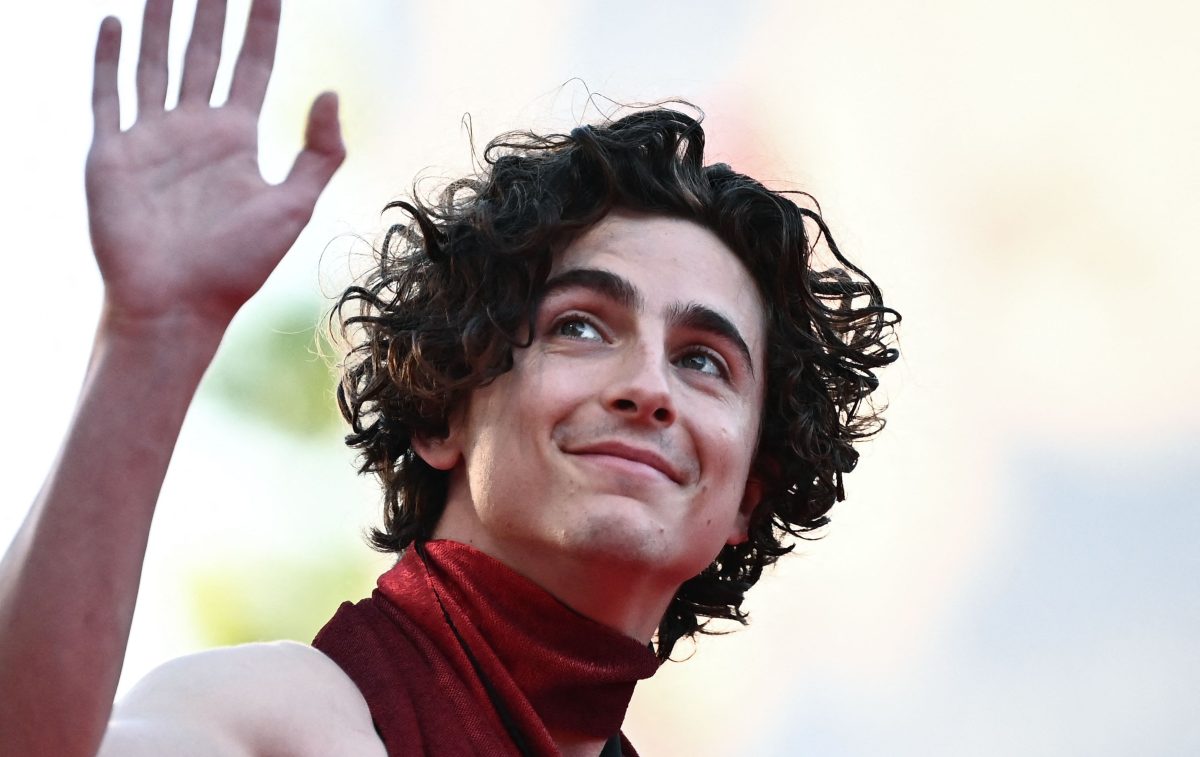 Timothée Chalamet y sus looks más hot del Festival de Venecia: un suéter de flores y un escote halter