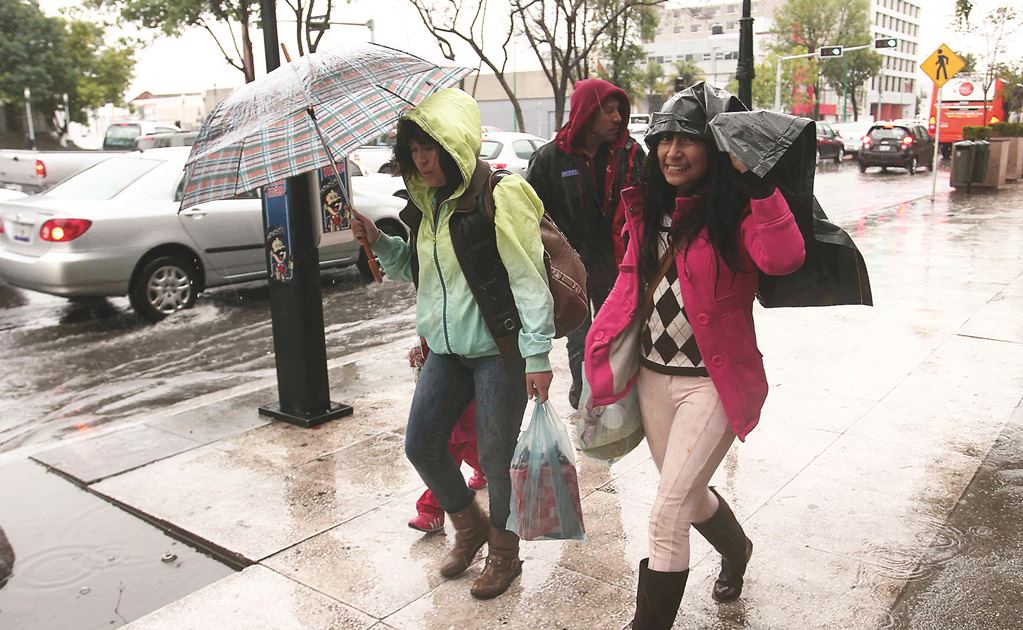 Se registran lluvias en la zona Centro