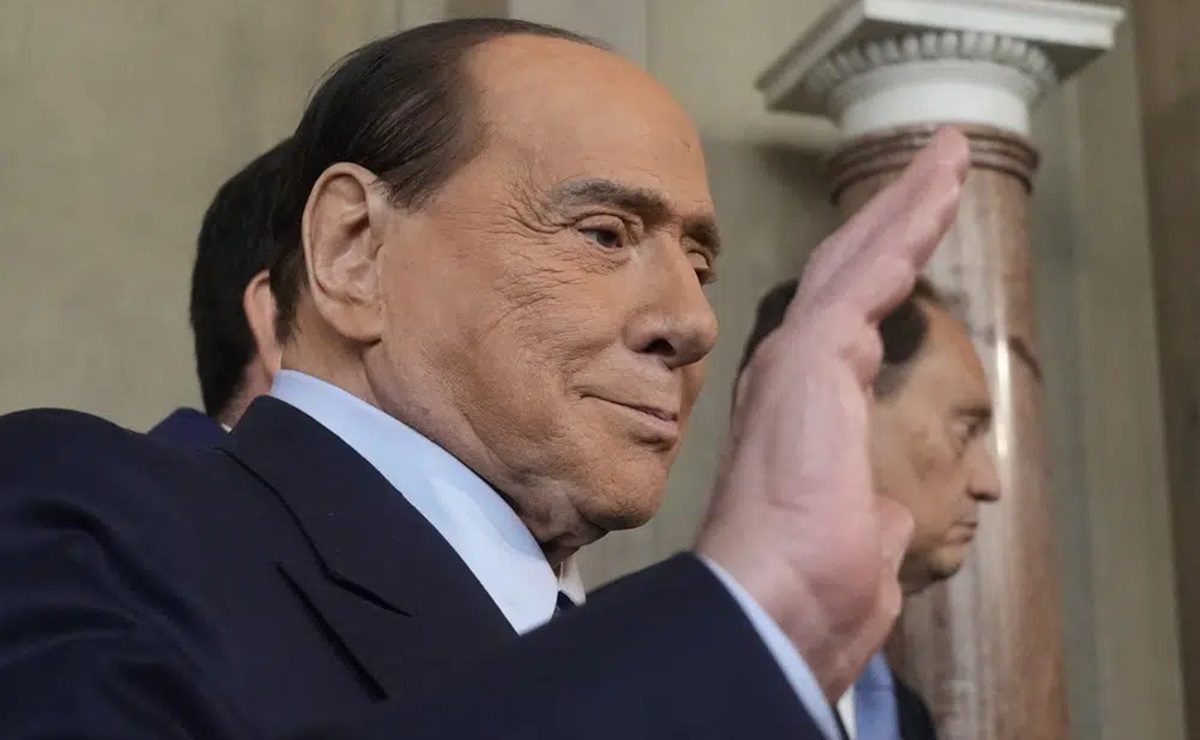 Médicos reportan “mejoría constante” de Berlusconi tras una infección pulmonar
