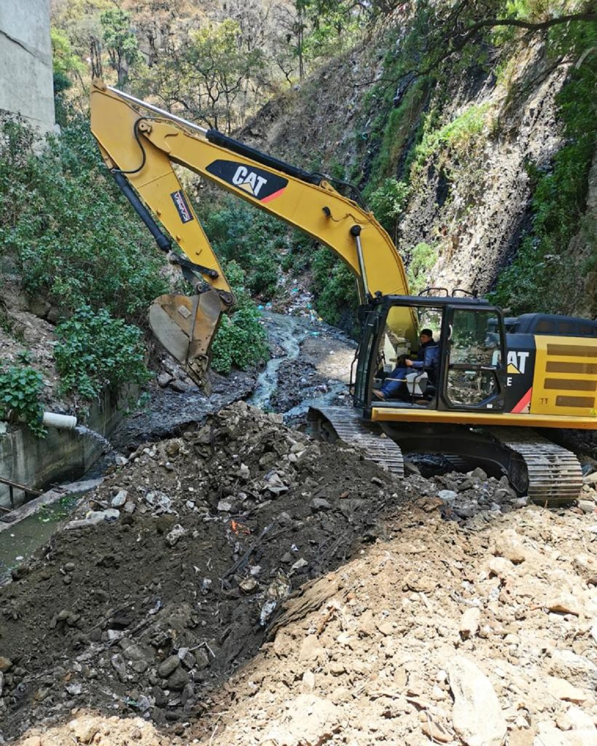 Desazolvan y limpian barrancas ante arribo de lluvias en Huixquilucan