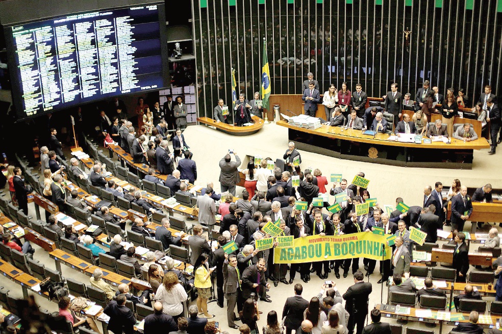 Inicia cuenta regresiva contra Dilma