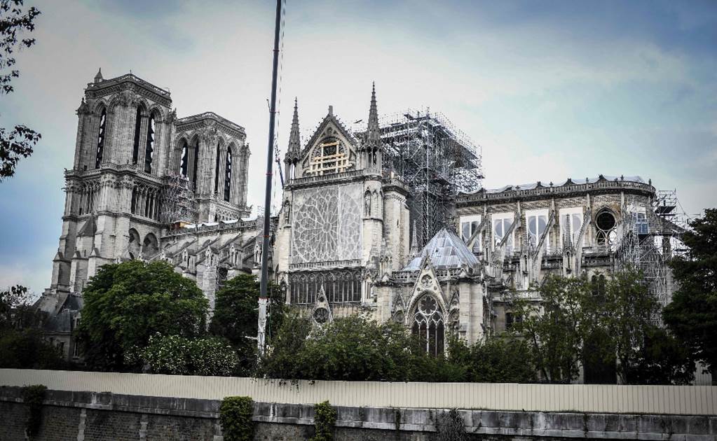 Encuentran la estatua de un ángel dorado de la bóveda de Notre Dame