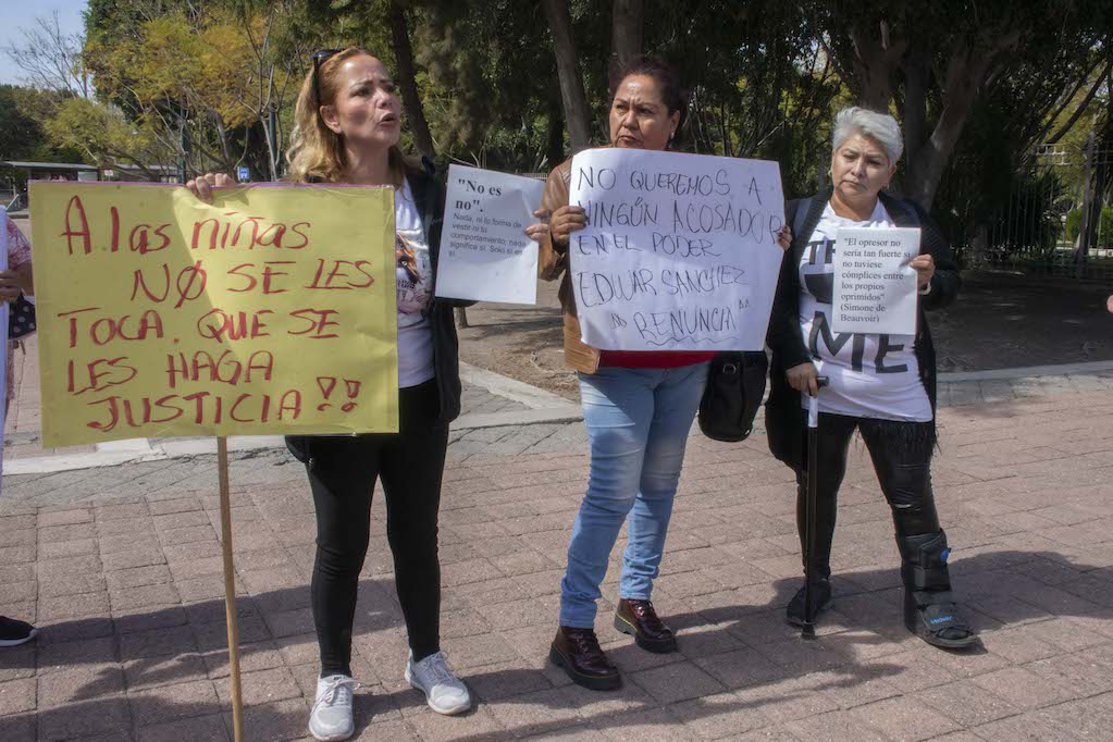 Tras agresiones a mujeres, protestan en el instituto del deporte en Querétaro 