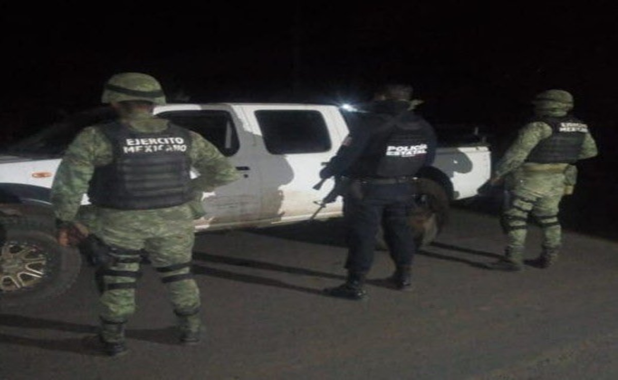 Aseguran envoltorios de droga en camioneta robada en Michoacán 