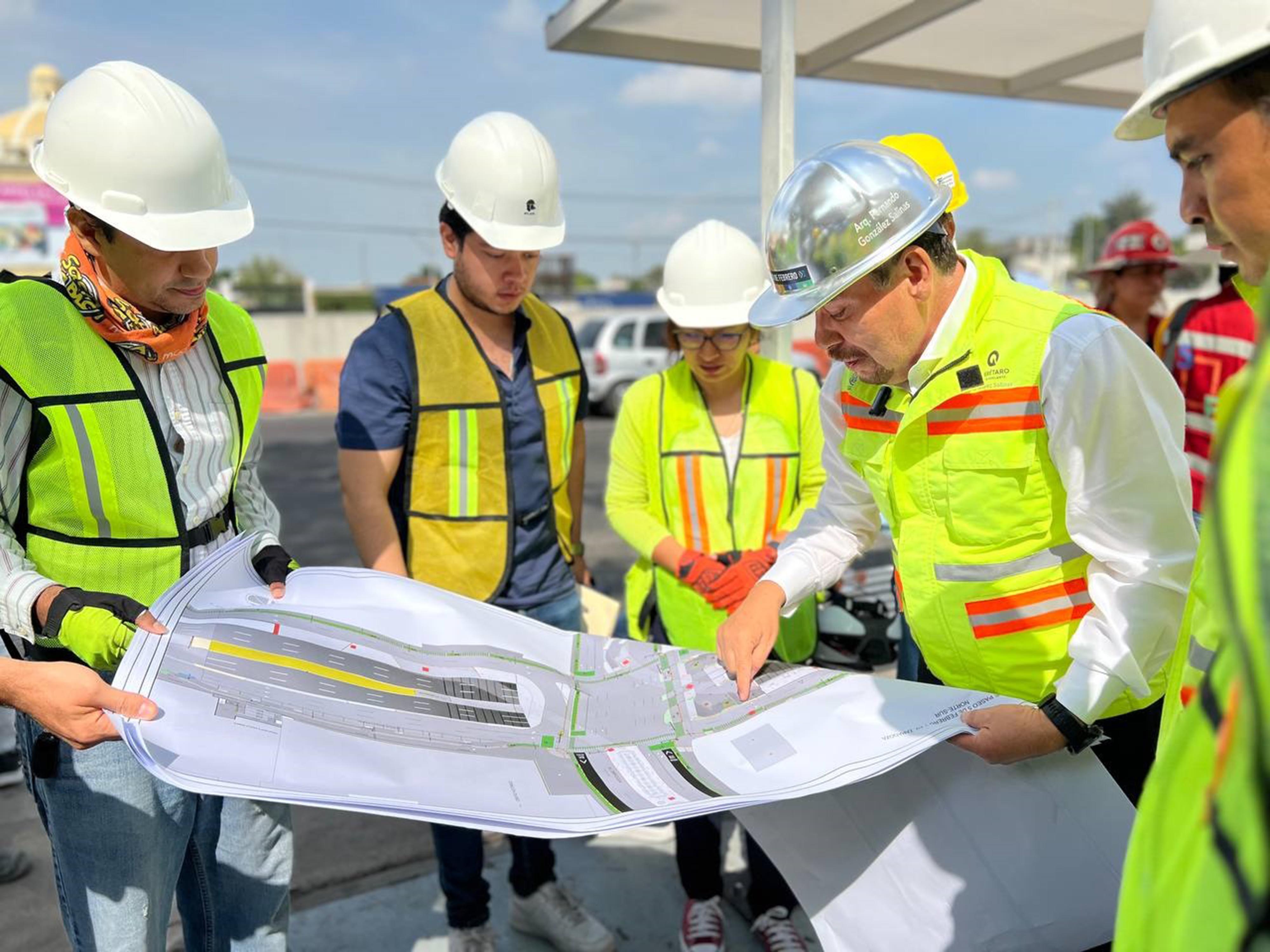 Ciudadanos y autoridades supervisan obras del Paseo 5 de Febrero 