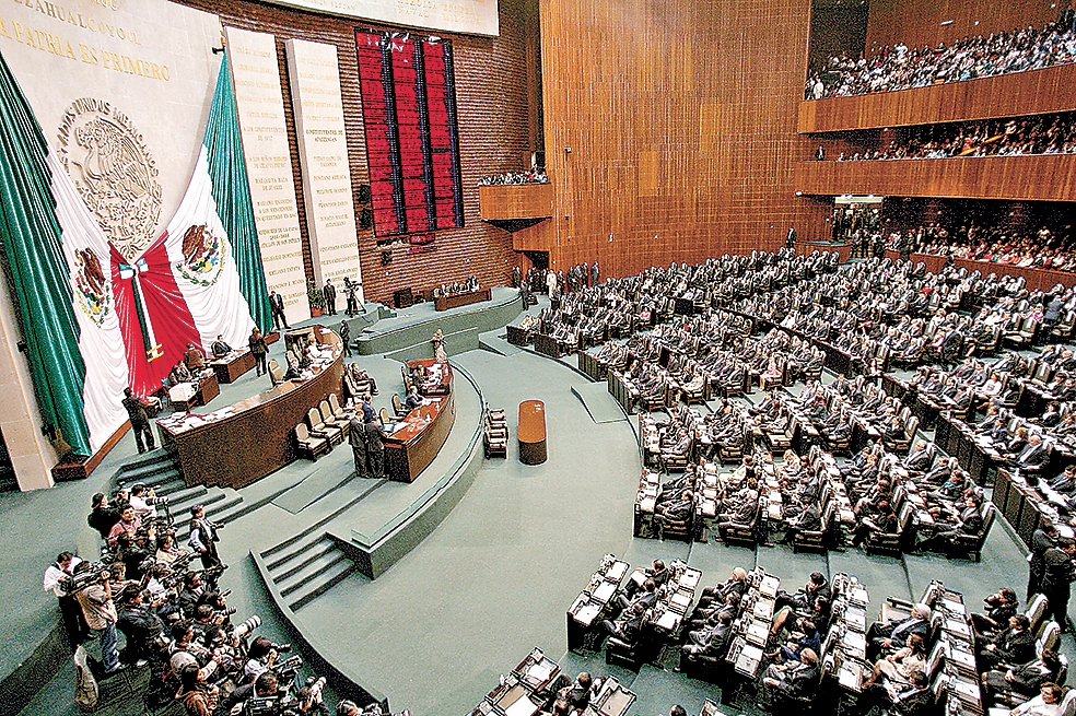 Una vez más, diputados crean comisión por el caso Iguala