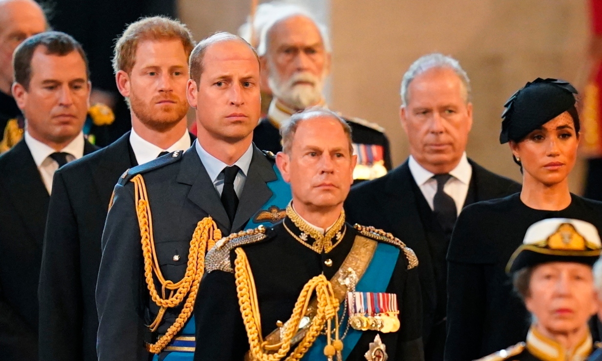 Meghan Markle y Kate Middleton juntas en la llegada de los restos de Isabel II a Westminster