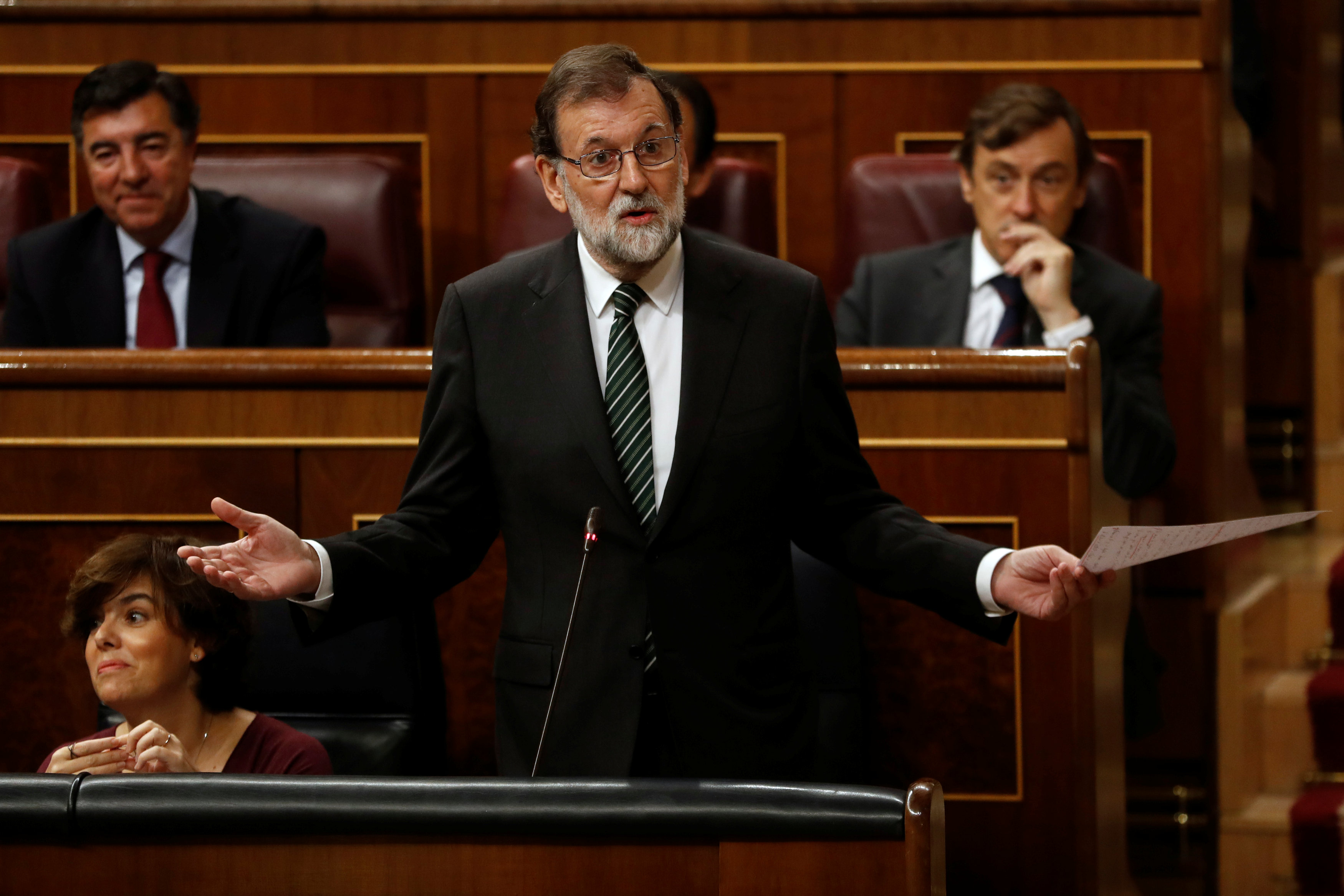 Rajoy pide a Puigdemont sensatez para evitar medidas contra Cataluña
