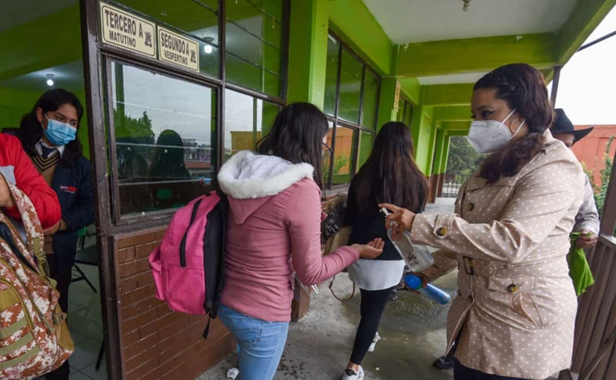 Exigen a Sheinbaum no apoyar a AMLO sobre regreso a clases presenciales ante Covid-19