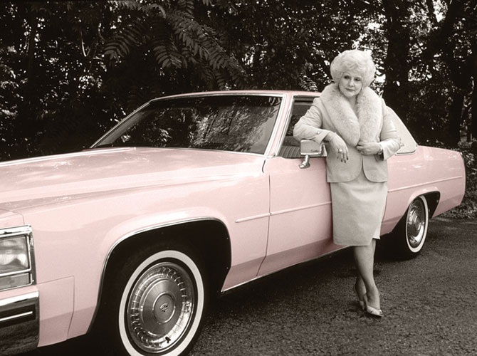 Así nació el auto rosa de Mary Kay
