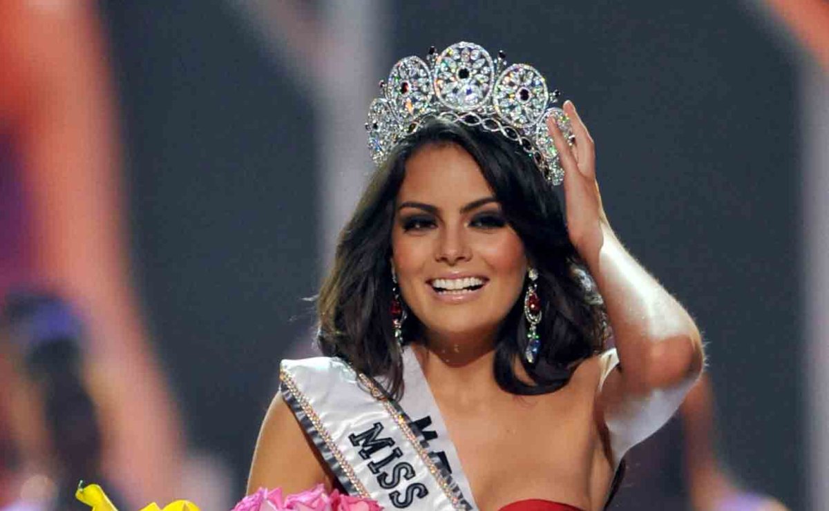 Bebé de Ximena Navarrete vive su primer Miss Universo con todo y corona