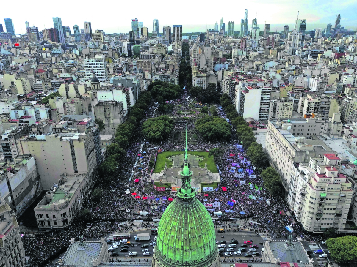 PIB de Argentina cae 5.1% interanual en primer trimestre de 2024