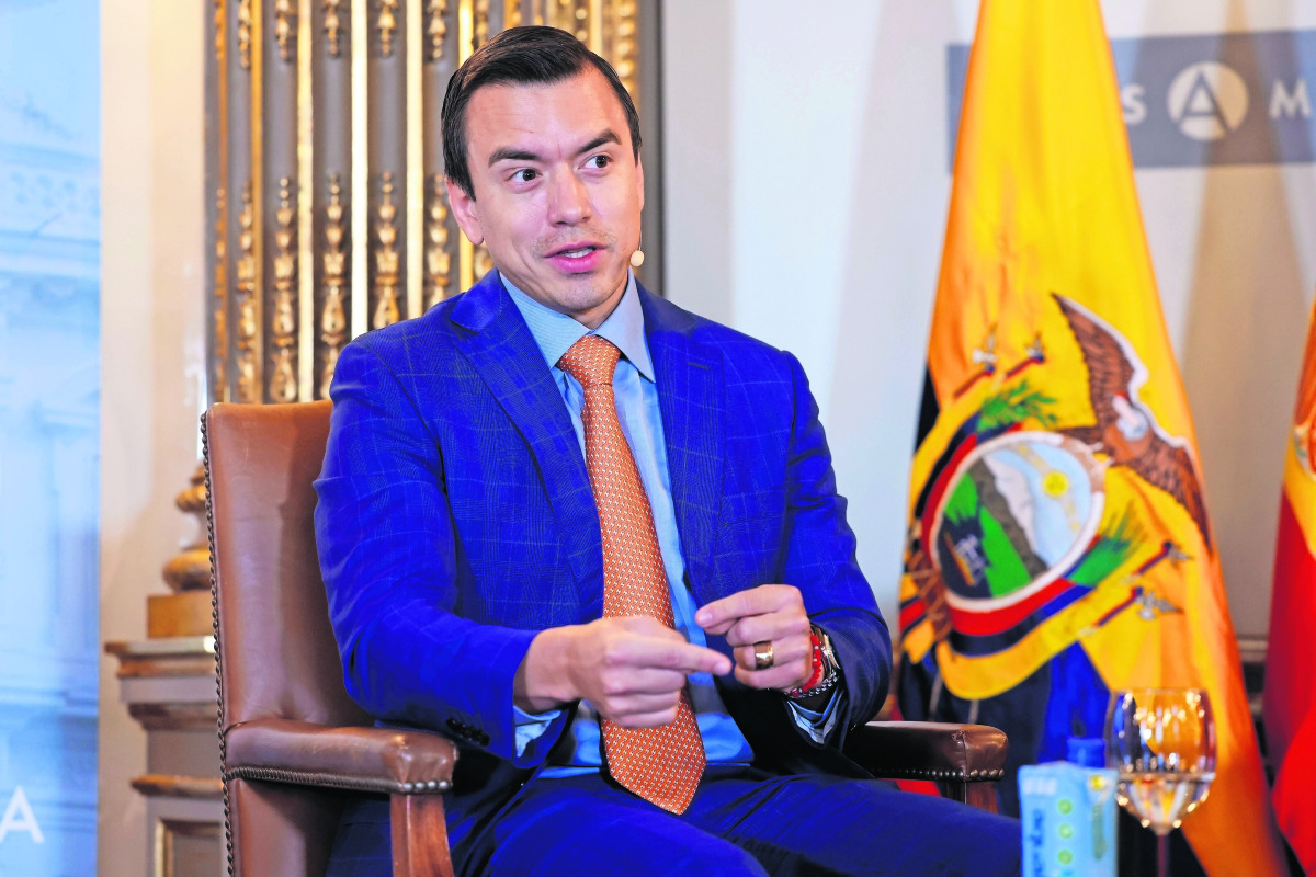 Presidente de Ecuador critica a Petro por "snob"; a Bukele por "arrogante" y a Milei por estar "lleno de sí mismo"