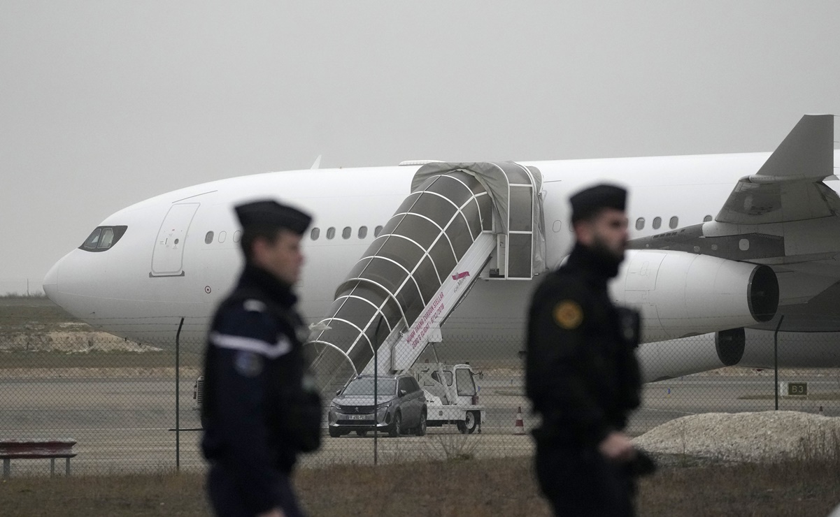 Avión retenido en Francia por sospechas de trata de personas aterriza en India