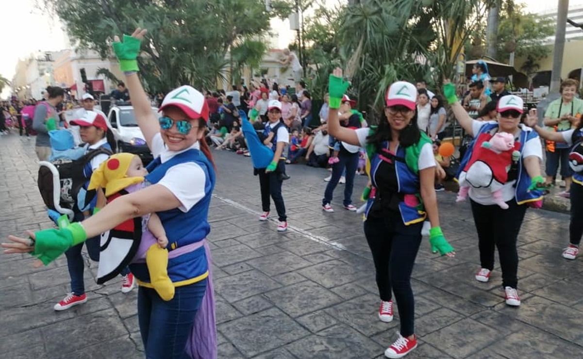 Mamás desfilan como entrenadoras Pokémon en Carnaval de Mérida