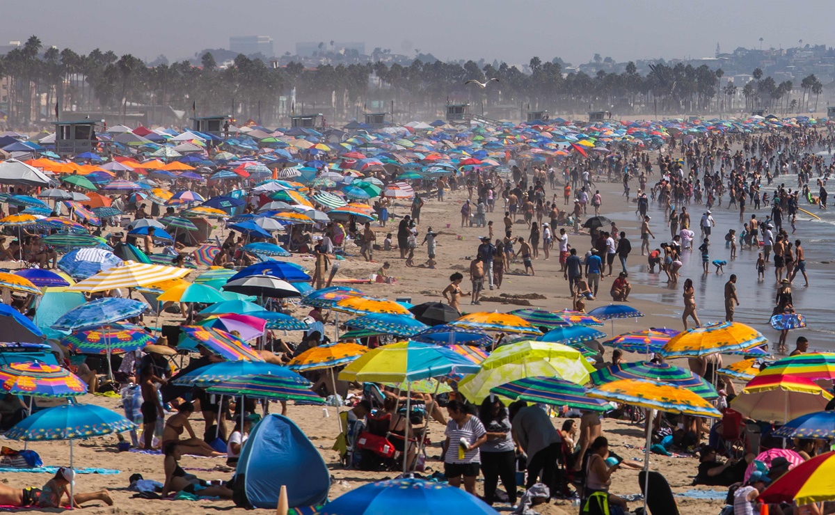 ¿Distanciamiento? Abarrotan las playas de Estados Unidos en Labor Day 
