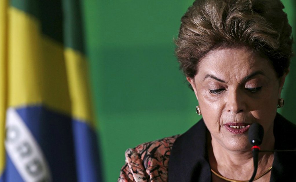 Rousseff critica su suspensión en Facebook