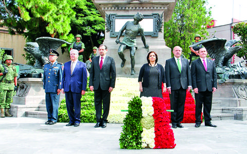 Encabeza JoLoPo homenaje a La Corregidora