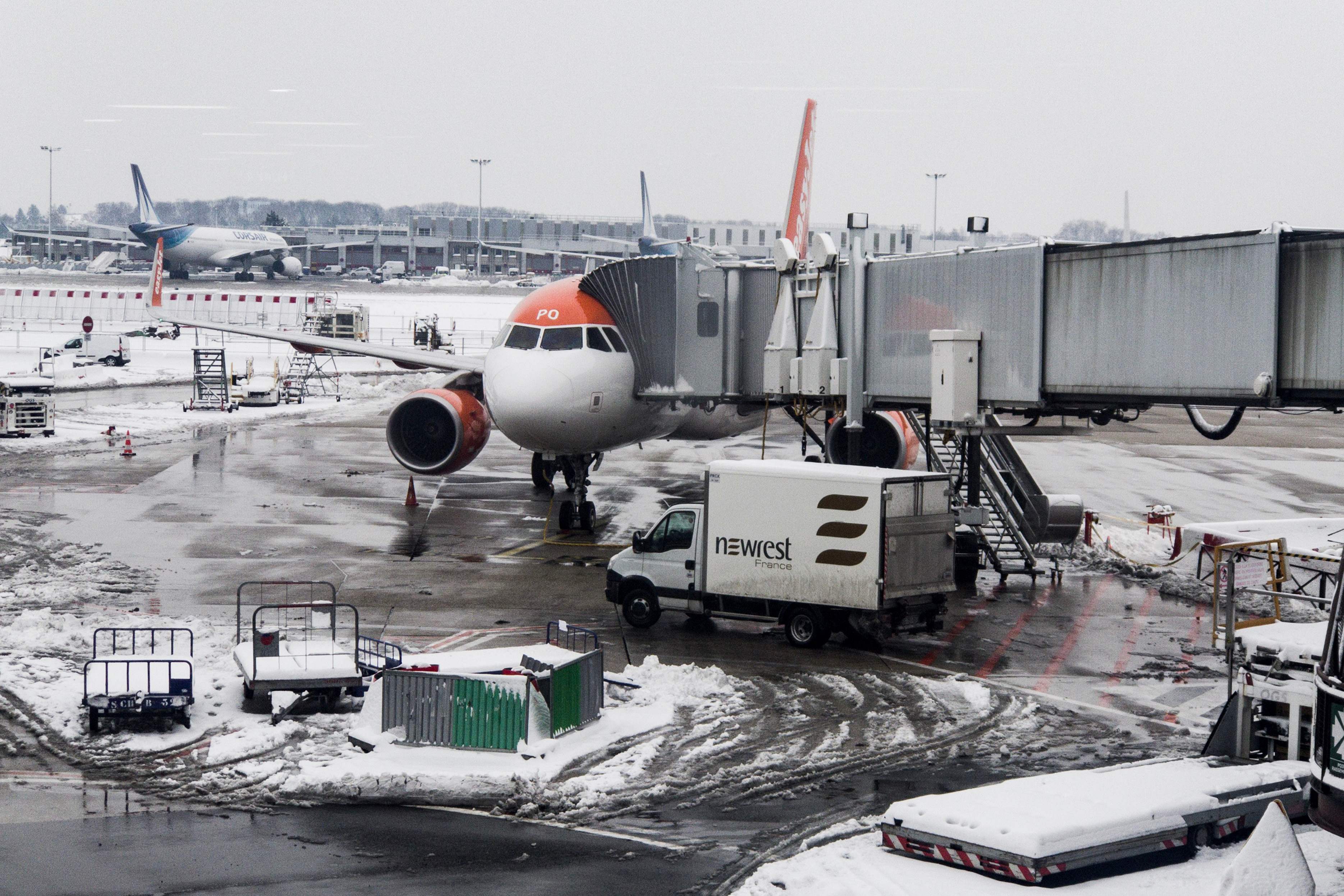 Suspenden miles de vuelos en Estados Unidos por una tormenta invernal