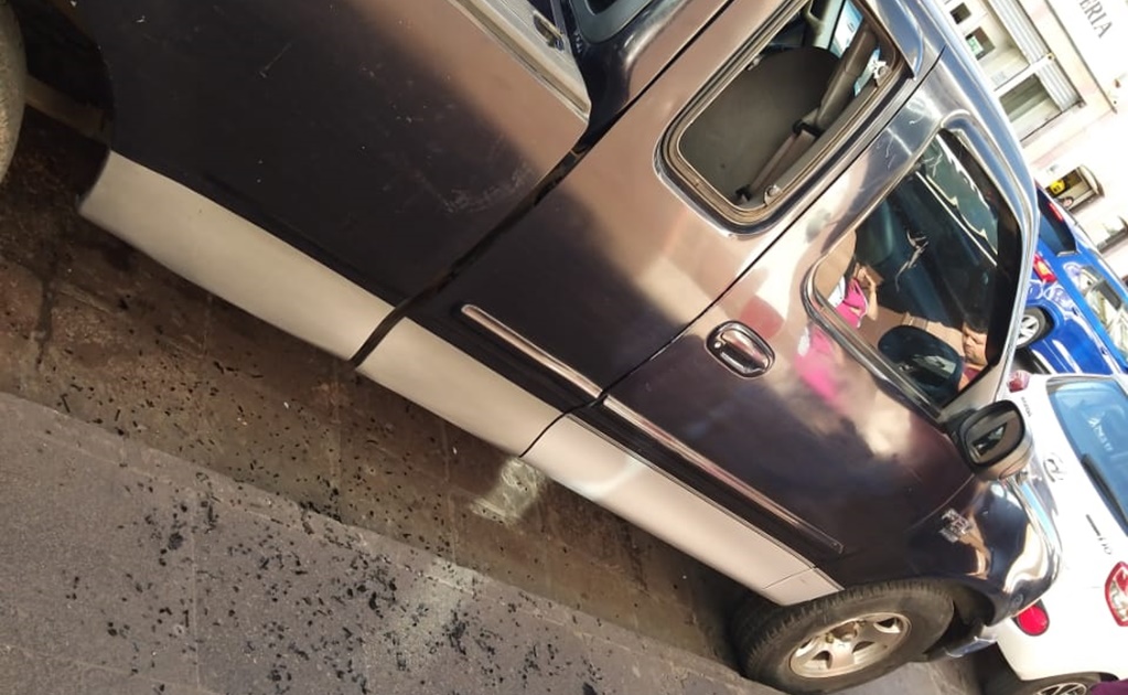 Rescatan a niño que estuvo encerrado dos horas en camioneta en Zacatecas