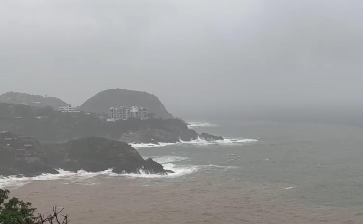 Depresión tropical "Lester" provoca lluvias torrenciales y cierre de caminos en Oaxaca 