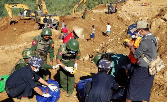 Rescatan casi 100 cuerpos tras deslave en Myanmar