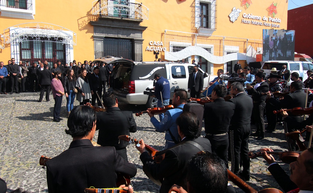 "Yo sé bien que estoy afuera..." mariachis dicen adiós al gobernador de Puebla, Miguel Barbosa 